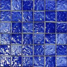 Piscina blu in stile mosaico in stile onda in ceramica