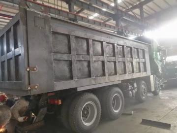 8x4 Dump Truck/Tipper Truck/Heavy Duty Truck