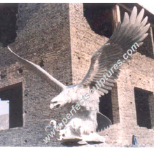 Cinzelando a escultura de pedra do animal da águia de mármore para a estátua do jardim (SY-B012)