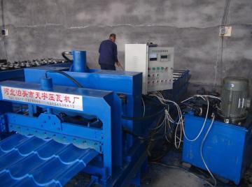 Hydraulic tiles roof making machine