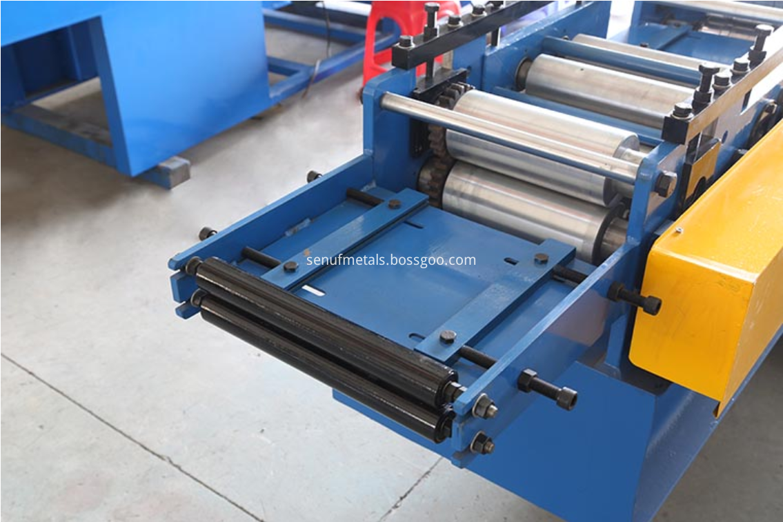 Door frame roll forming machine guide