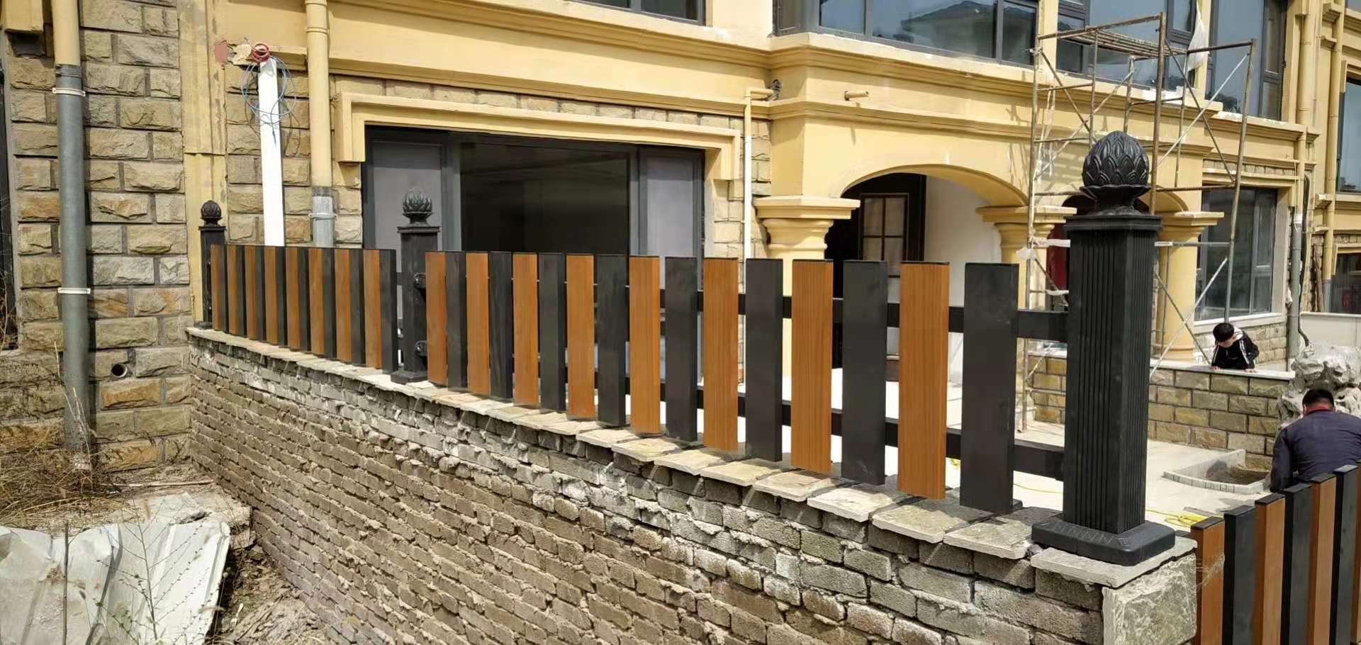 Aluminum Vertical and horizontal Slats Fence Metal fence Modern Fence for home garden