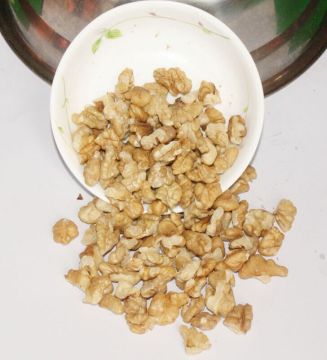 Natural food broken walnut kernel