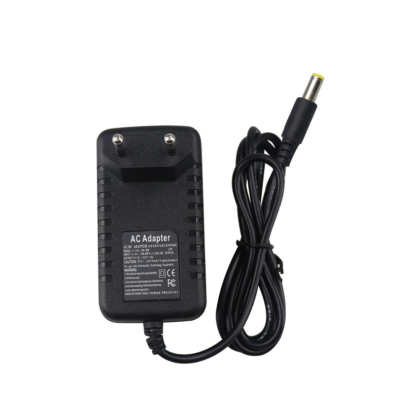 Adattatore di corrente plug plug da 12 W a spina multipla