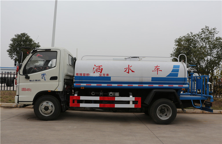 العلامة التجارية الجديدة FOTON Aulin 6000litres رش مياه الطريق