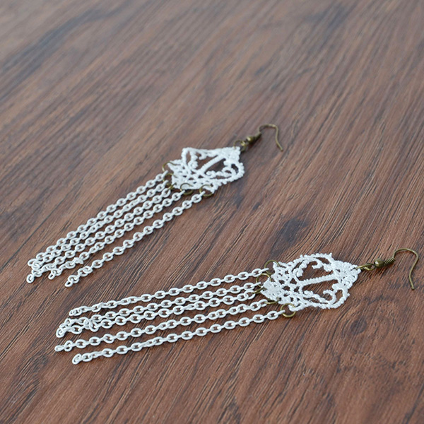 Lace Earring With Chains