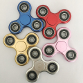 สามเหลี่ยม Fidgets Finger Metallic ปินเนอร์ whosale