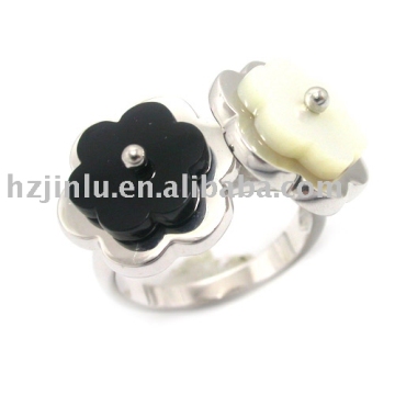 Fashion ring with color stone
