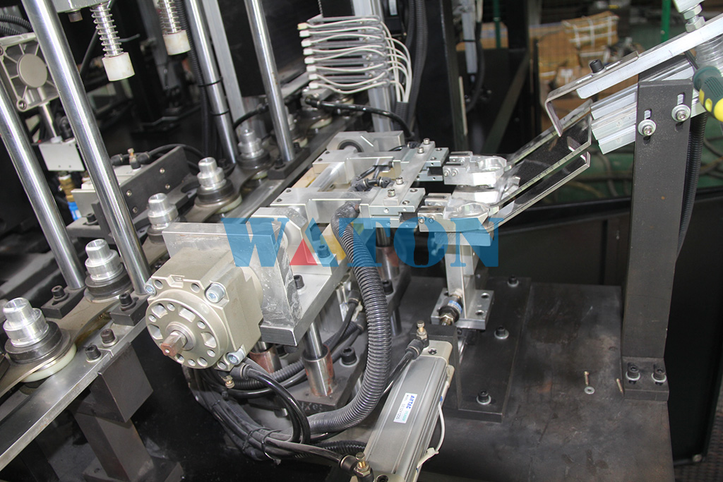 stretch blow molding machines