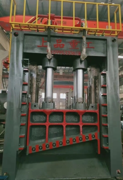 Efficient Gantry Type Shear for Heavy Scrap