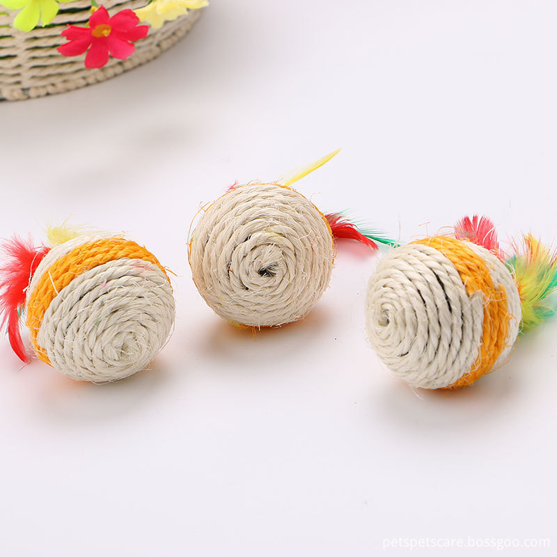 Amazon Hot Selling Cat Sisal Ball Toys Pet Grinding Claws Toys With Feather