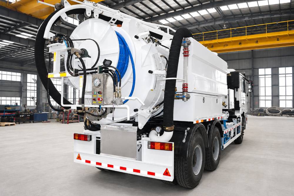 Комбинированные вакуумные погрузчики Combined Vacuum Jetting Trucks