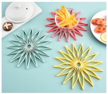 Silicone Geometric Flower Heat Insulation Pads - Anti-Slip Kitchen Trivets