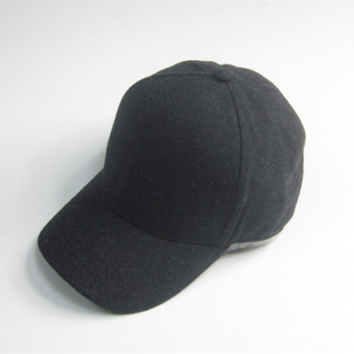 두꺼운 검은 색 빈 펠트 야구 모자