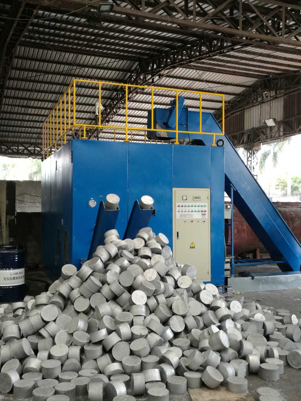 Mesin press briket chip aluminium dengan output tinggi