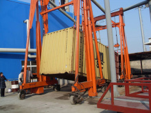 hydraulic container crane