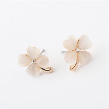 Boutique earrings wholesale new design version best selling four leaves clover Opal cat eye gemstones gold metal Stud Earrings