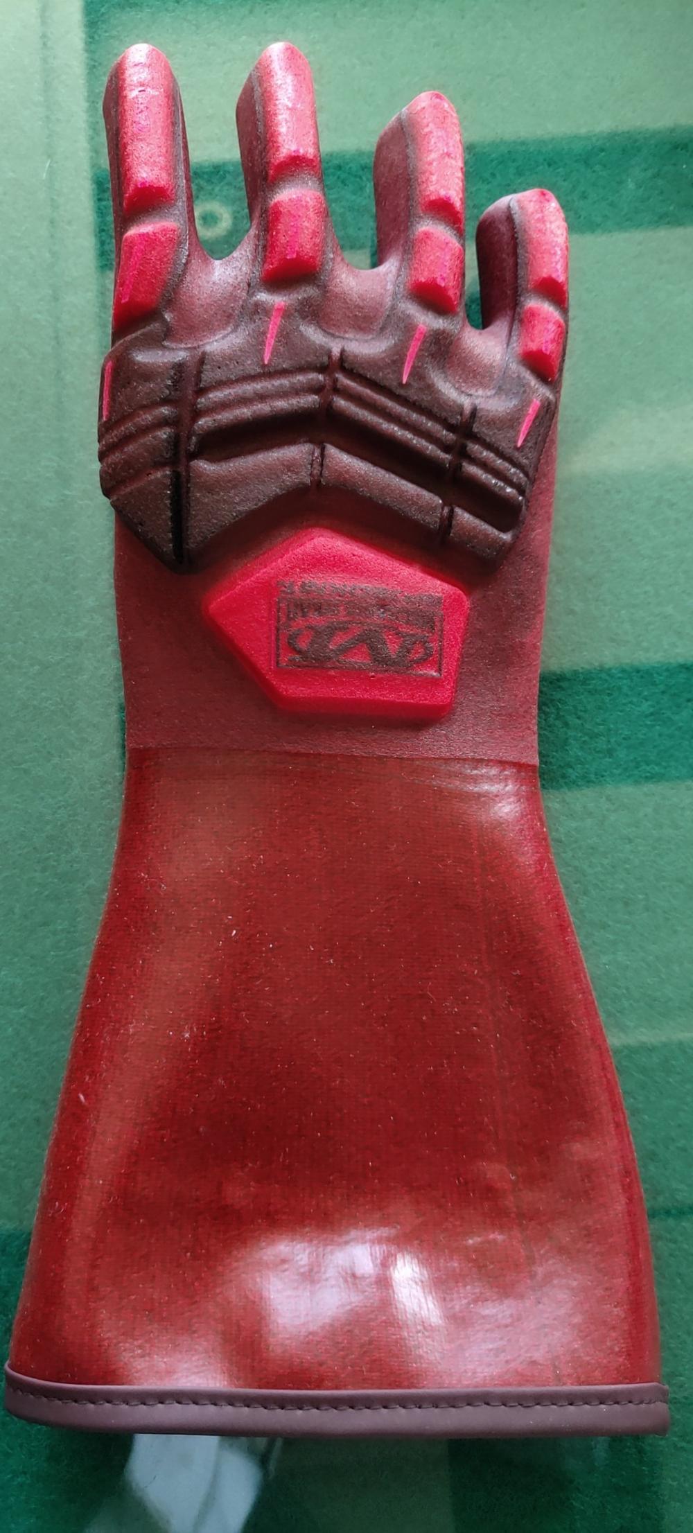 الأحمر البلاستيكية المغلفة قفاز TPR مع كامل الخلف من حارس تأثير اليد