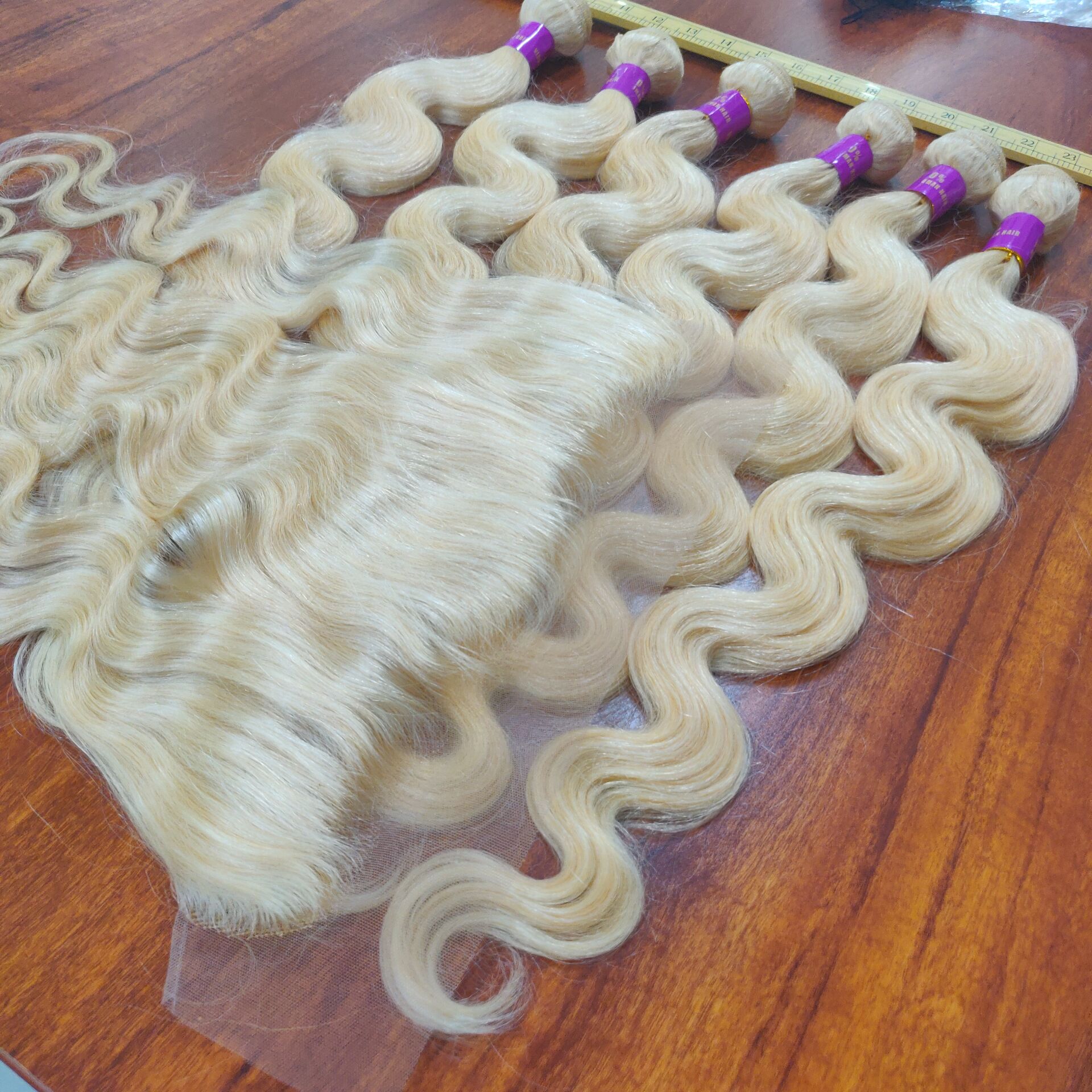 Blonde 613 Body Wave Virgin Human Hair Bundles Wholesale Factory Price Remy Hair Vendor with Lace Closure Frontals Bundle Deals