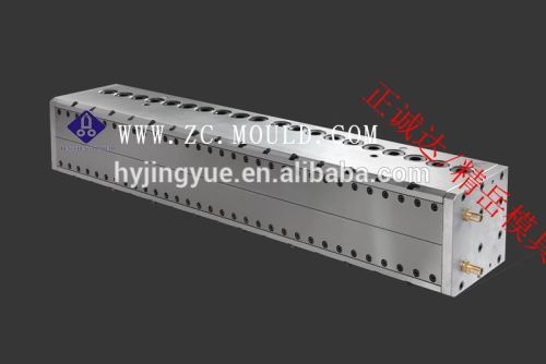 Extrusion die for EVA hot melt adhesive meltblown