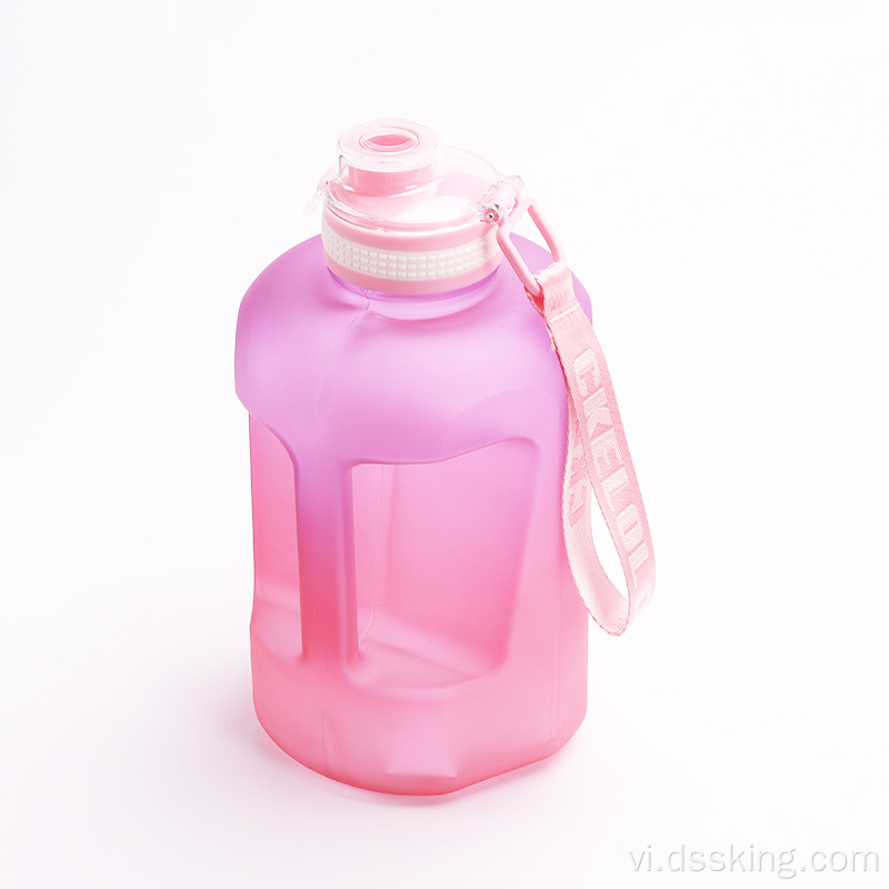 Động lực mới BPA miễn phí Thể thao Nhựa uống 2 lít Nước Chai 2L với Straw điểm đánh dấu thời gian