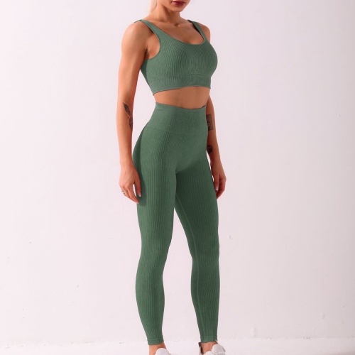 Abbigliamento da donna per lo yoga fitness