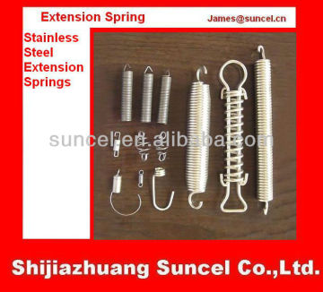 Extension spring with hooks