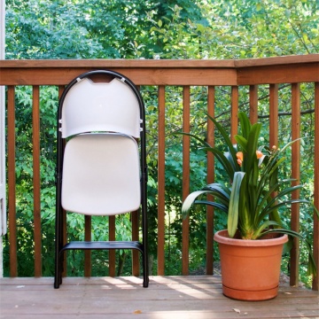 Plastic folding chair with strong bearing capacity