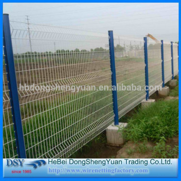 Powder Coated Peach Post Wire Mesh Fence/Peach Post Welded Triangular Bending Wire Mesh Fenc