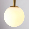 Luce a sospensione in ottone globo di vetro e lampade Haning