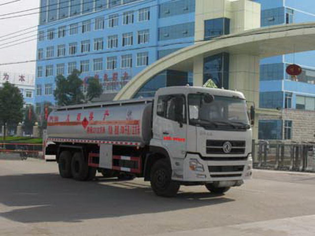 Dongfeng Tianlong 6X4 21000Litres شاحنات نقل الوقود