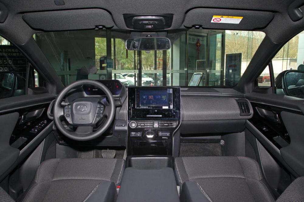 سيارات الدفع الرباعي ذات الجودة المتوسطة الحجم عالية الجودة من Toyota- BZ4X Electric SUV 2022 نموذج جديد