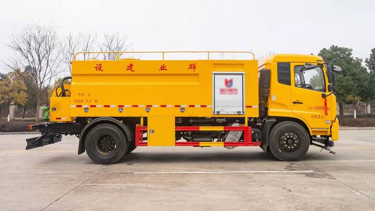 Dongfeng الشاسيه مياه الصرف الصحي الشفط فراغ شاحنة البراز شاحنة