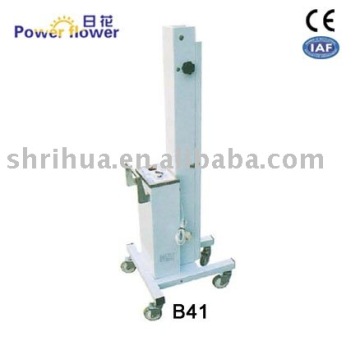 Ultraviolet radiation sterilizing trolley