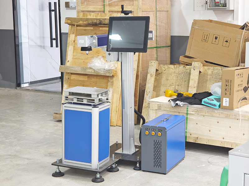 Delivery of an in-flight marking machine for marking metal parts next to an automated production line