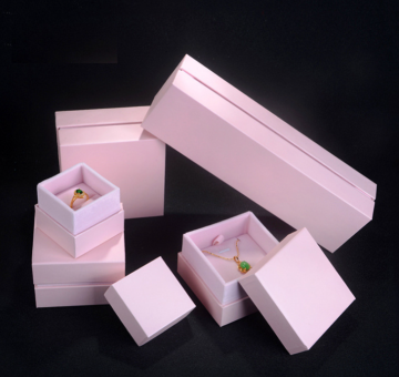 PREMIUM FELT VELVET GOOD QUALITY BRACELET GIFT BOX