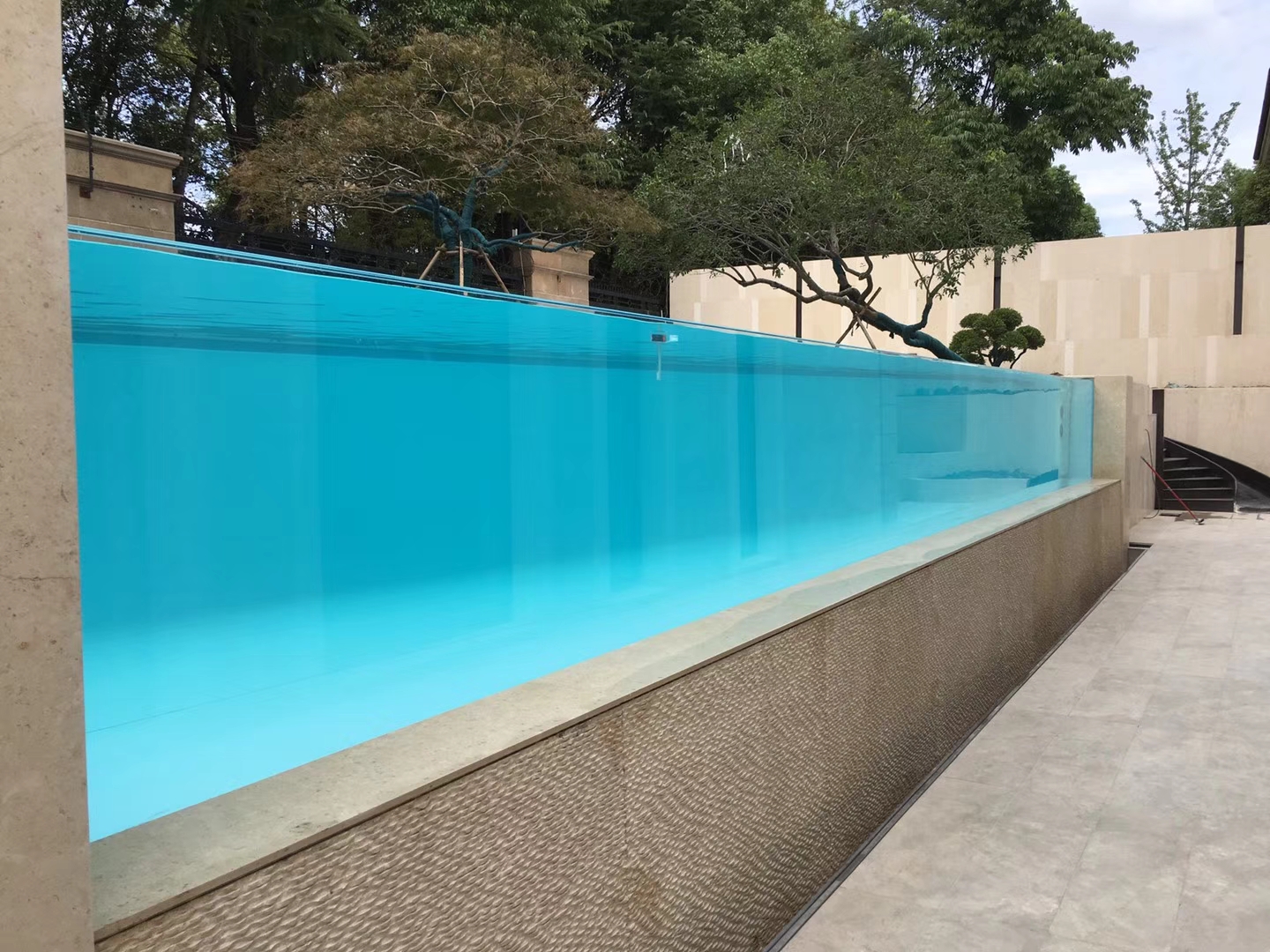 Acrylic swimming pool side panel