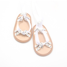 Белые сандалии для маленьких девочек с образцом дизайна, туфли