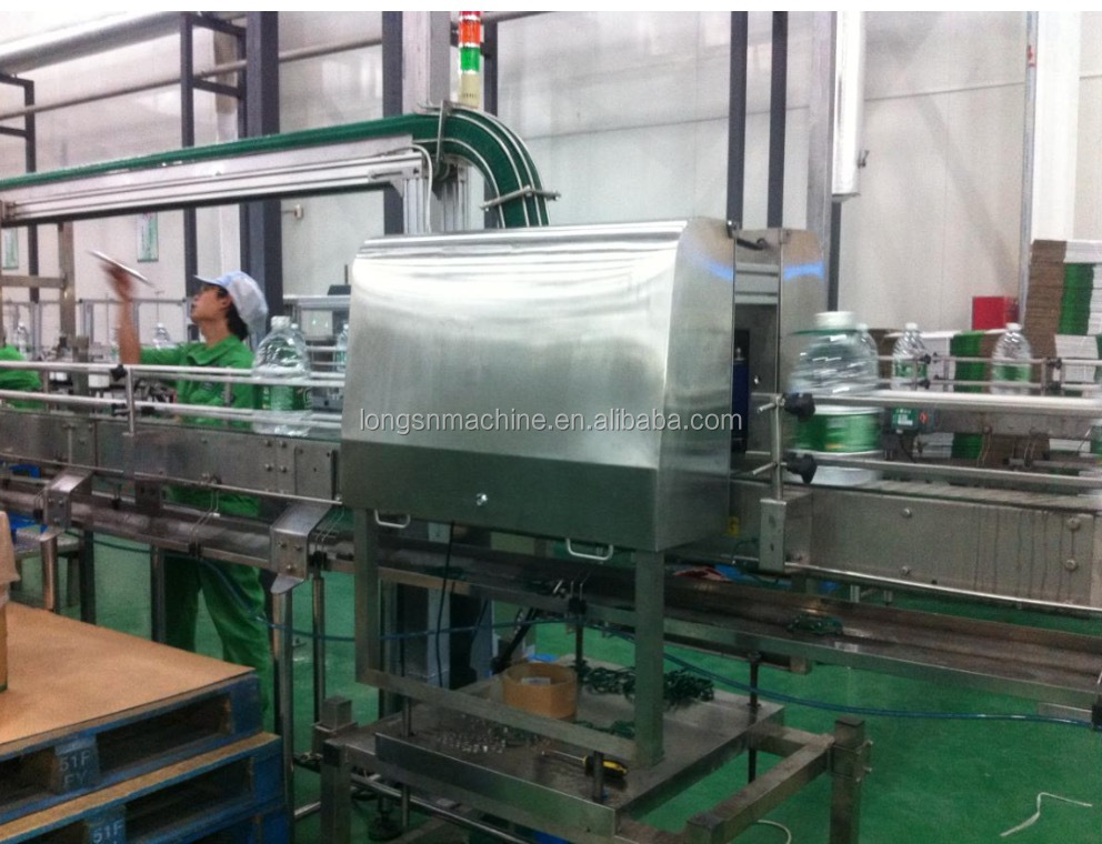 Fully automatic plastic bottled handle inserts machine handle ring lifting insert machine ring pull cap cap machine