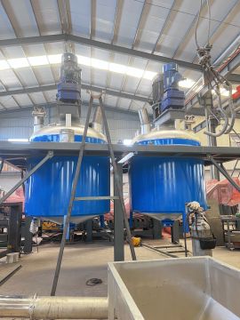 Vacuum electric heating mixing tank