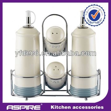 Kitchen s&p shaker set