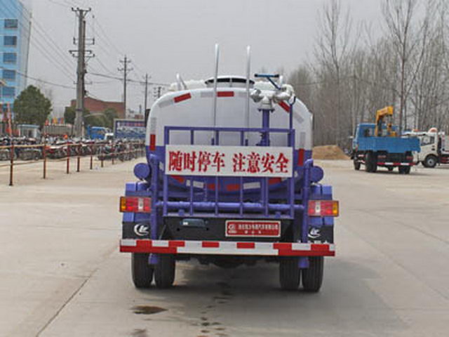 Yuejin 4X2 Small 3-5CBBM Water Tank Truck