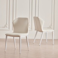 Cadeira de jantar de luxo leve e elegante com um design minimalista
