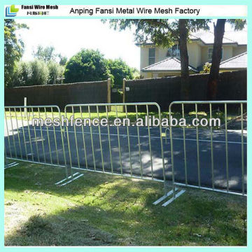 Temporary security road crowd control barriers