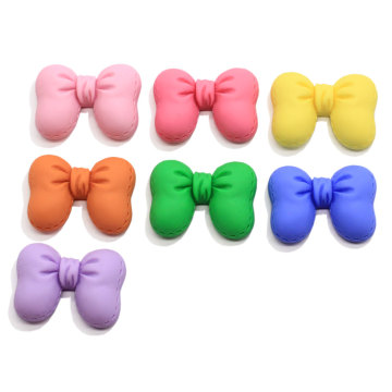 Venta al por mayor Pretty Bowknot resina Flatback Beads Artificial DIY decoración pajarita accesorio de adorno hecho a mano