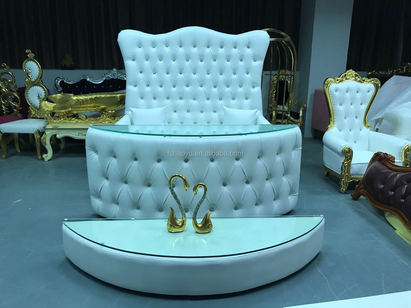 Wholesale High Back Double Throne Chair for Wedding, White and Gold Double Throne Chair Hotel Sofa Hotel Furniture 5 Set Antique