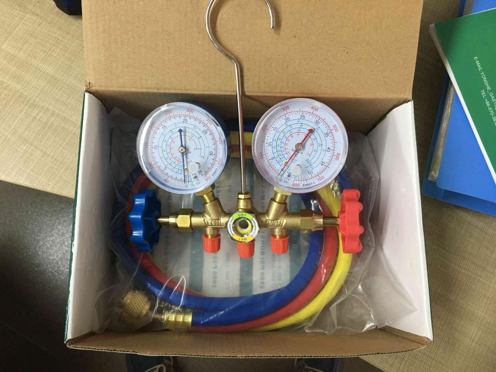 R410A brass manifold in carton box with hoses