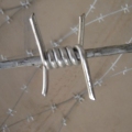 Direkt Fabriksförsäljning Wire Mesh Fence Barb Till salu