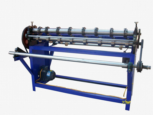 Wire mesh cutting-off and rolling unit
