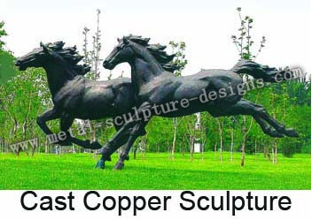 Otto cavalli corsa metallo scultura